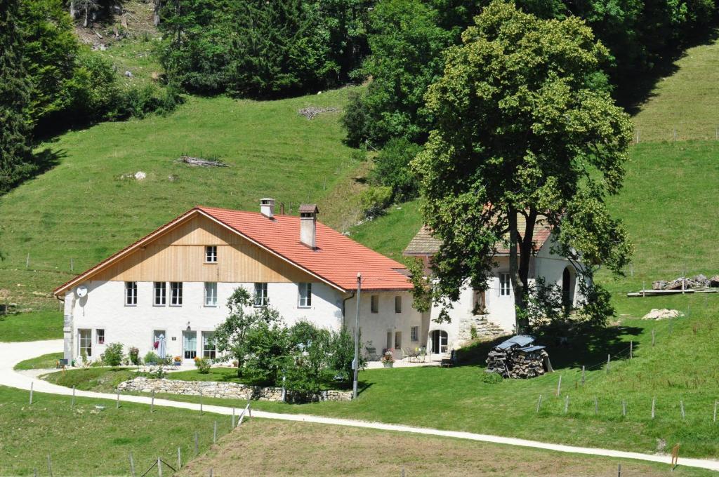 Апартаменти Relais De La Baume Ле-Локль Екстер'єр фото